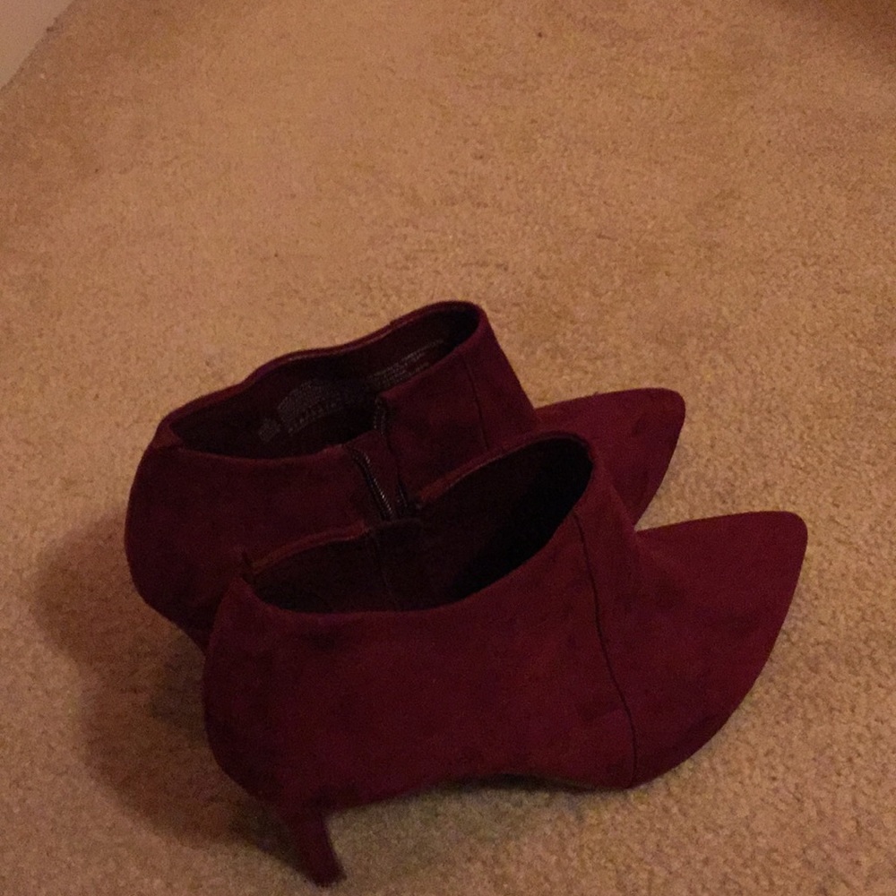 EUC Old Navy burgundy suede heels. Sz 10 - Picture 3 of 4